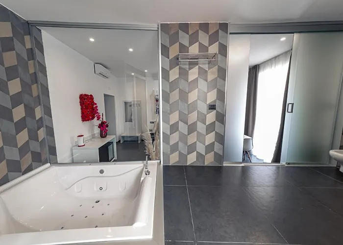 Residenza San Lorenzo 4* نابولي