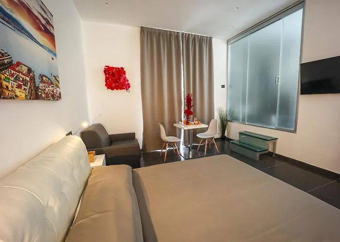 Residenza San Lorenzo 4* نابولي