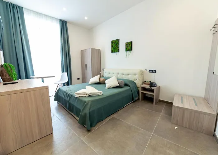 Residenza San Lorenzo 4* نابولي