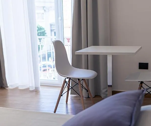 Residenza San Lorenzo 4* نابولي