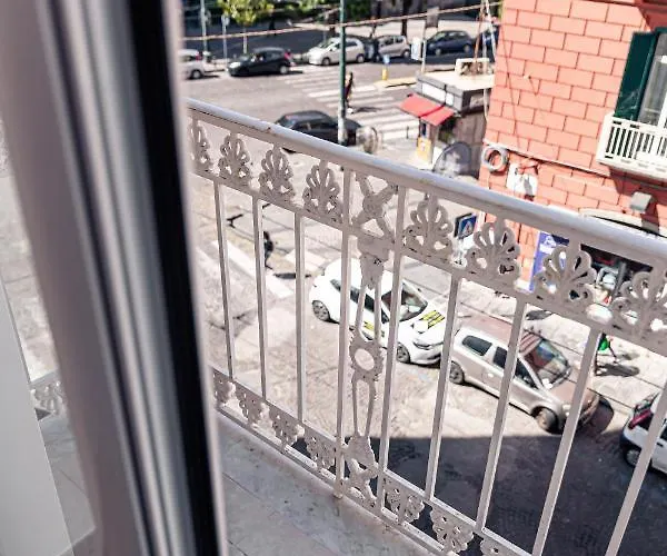 Residenza San Lorenzo 4* نابولي